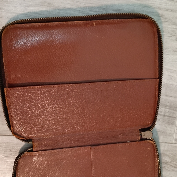 Rare LOUIS VUITTON Monogram Round Zip Passport Case Card Eclair Wallet - Picture 8 of 12